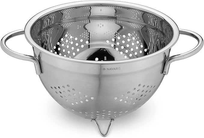 Navaris Stainless Steel Colander 3 Quart / 2.8L - Metal Strainer with Large Holes and Handles for Pasta, Spaghetti, Vegetables, Rice