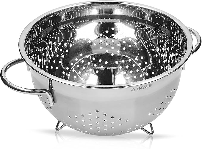 Navaris Stainless Steel Colander 4.8L / 5-Quart - Metal Strainer with Large Holes and Handles for Pasta, Spaghetti, Vegetables, Rice