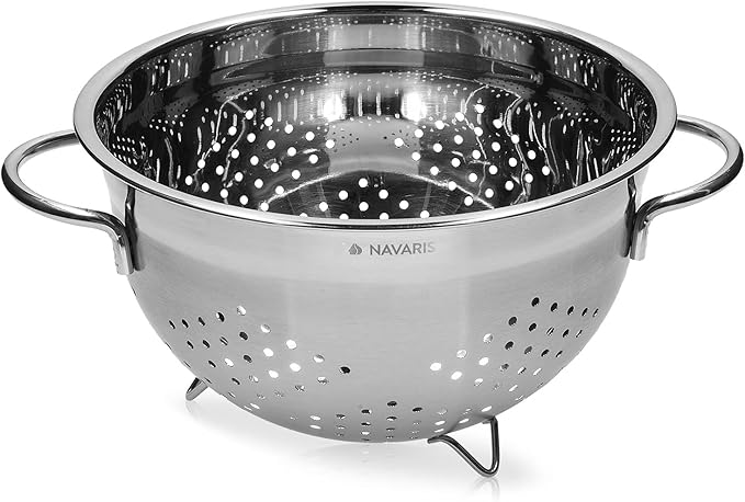 Navaris Stainless Steel Colander 4.8L / 5-Quart - Metal Strainer with Large Holes and Handles for Pasta, Spaghetti, Vegetables, Rice