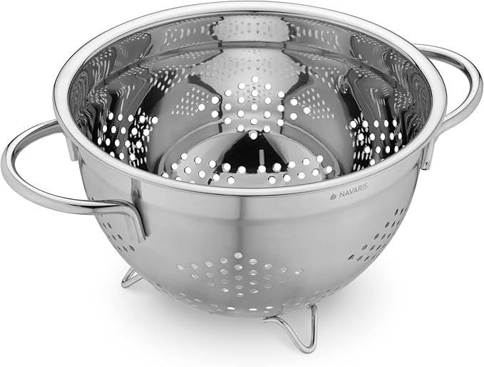 Navaris Stainless Steel Colander 3 Quart / 2.8L - Metal Strainer with Large Holes and Handles for Pasta, Spaghetti, Vegetables, Rice