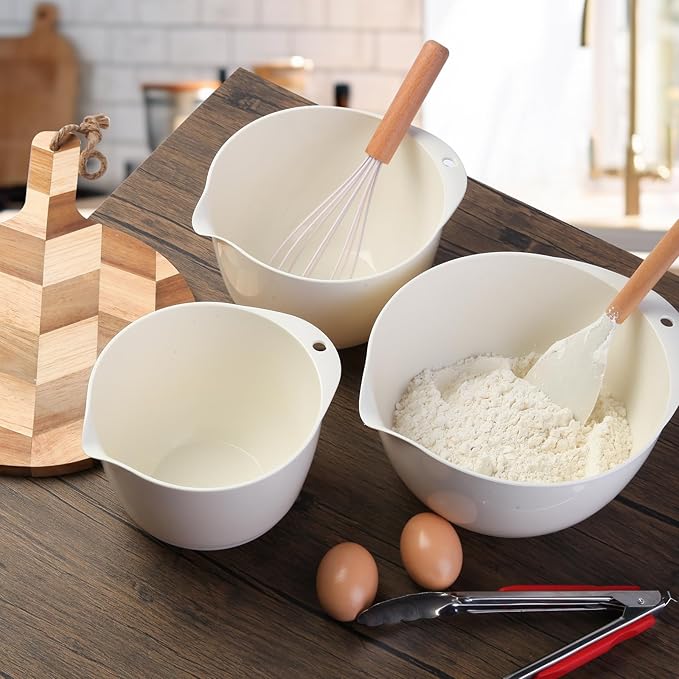JCXivan 3 Plastic Mixing Bowls with Pour Spout,Lids and TPR Non-Slip Bottom,3Qt,2Qt,1.5Qt,Nesting Bowl Set for Kitchen Prep,Baking,Storage,Batter,Small,BPA free,Dishwasher Safe,Easy to Grip,White