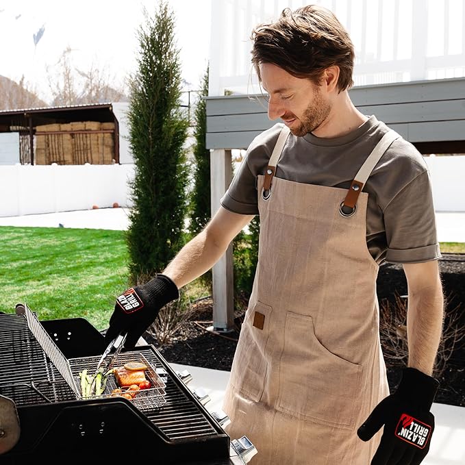 Blazin' Grill Grill Baskets for Outdoor Grill | 2 Grilling Baskets with Detachable Handle | Barbecue Grill Set with BBQ Gloves | Portable Camping Net Rack Perfect for Vegetables, Seafood & Meat